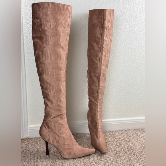 Gucci by Tom Ford Ruched Silk 4.5" Heeled Boots Ad Campaign Size 61/2 - Picture 2 of 16